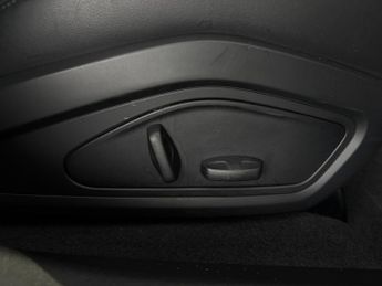 Porsche Taycan Performance Plus 93.4kWh RWD (11kW Charger) (476 ps) - PAN ROOF 