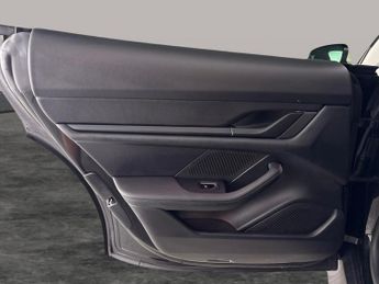 Porsche Taycan Performance Plus 93.4kWh RWD (11kW Charger) (476 ps) - PAN ROOF 
