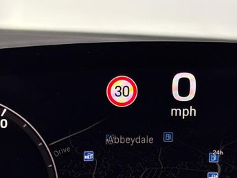 Porsche Taycan Performance Plus 93.4kWh RWD (11kW Charger) (476 ps) - PAN ROOF 