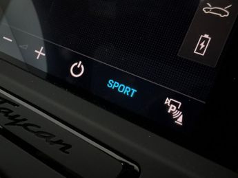Porsche Taycan Performance Plus 93.4kWh RWD (11kW Charger) (476 ps) - PAN ROOF 