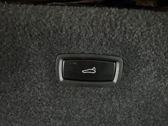 Porsche Taycan Performance Plus 93.4kWh RWD (11kW Charger) (476 ps) - PAN ROOF 