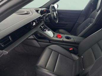 Porsche Taycan Performance Plus 93.4kWh RWD (11kW Charger) (476 ps) - PAN ROOF 