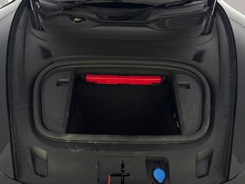 Porsche Taycan Performance Plus 93.4kWh RWD (11kW Charger) (476 ps) - PAN ROOF 