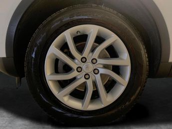 Land Rover Discovery Sport 2.0 TD4 SE Tech 4WD (180 ps) - HANDS-FREE BOOT RELEASE - BLUETOO