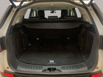 Land Rover Discovery Sport 2.0 TD4 SE Tech 4WD (180 ps) - HANDS-FREE BOOT RELEASE - BLUETOO