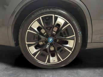 BMW iX3 80kWh M Sport Pro (286 ps) - PAN ROOF - HUD - GESTURE CONTROL