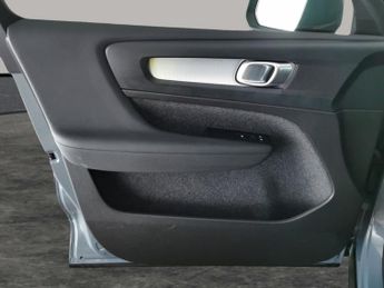 Volvo XC40 1.5h T4 Recharge 10.7kWh Core Plug-in (211 ps) - CARPLAY - PARK 