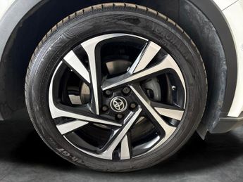 Toyota C-HR 1.8 VVT-h GPF Design CVT (122 ps) - LED - REVERSE CAM - NAV