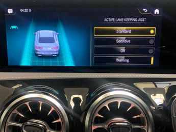 Mercedes-Benz CLA 1.3 CLA180 AMG Line (Premium 2) Coupe 7G-DCT (136 ps) - LED - NA