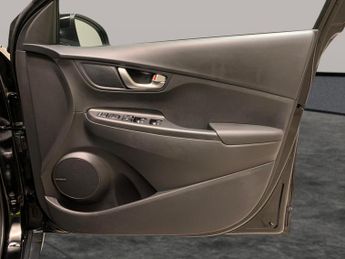Hyundai Kona 64kWh Premium (10.5kW Charger) (204 ps) - UPGRADED SOUND - KEYLE