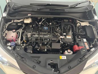 Toyota C-HR 1.8 VVT-h GPF Design CVT (122 ps) - LED - REVERSE CAM - NAV