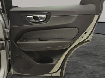 Volvo XC60 2.0 B5 MHEV R-Design Pro AWD (235 ps) - SUNBLINDS - INTELLISAFE 