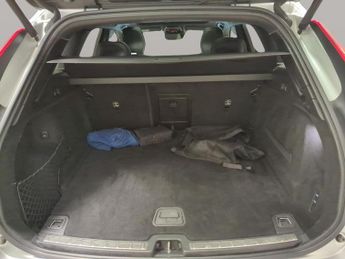 Volvo XC60 2.0 B5 MHEV R-Design Pro AWD (235 ps) - SUNBLINDS - INTELLISAFE 