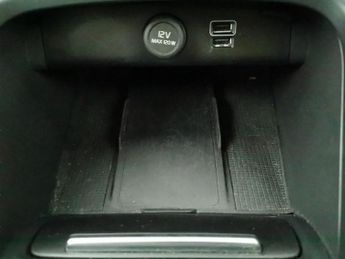 Volvo XC40 1.5h T4 Recharge 10.7kWh Core Plug-in (211 ps) - CARPLAY - PARK 