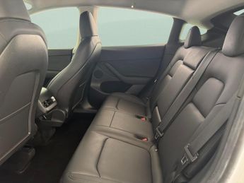 Tesla Model Y SUV RWD (346 ps) - HEATED STEERING - WIFI - BLIND SPOT ASSIST