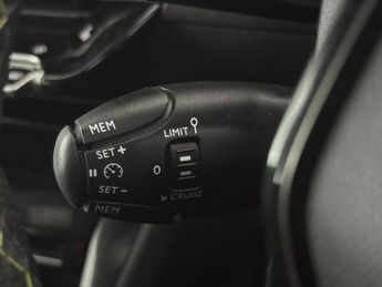 Peugeot E-2008 50kWh GT (7kW Charger) (136 ps) - LED - REVERSE CAM - NAV