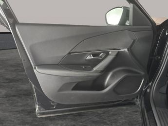Peugeot E-2008 50kWh GT (7kW Charger) (136 ps) - LED - REVERSE CAM - NAV