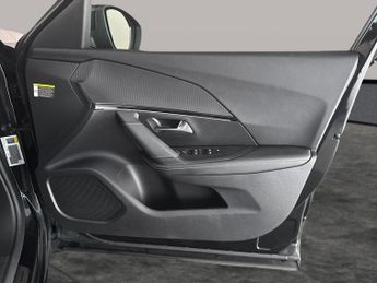 Peugeot E-2008 50kWh GT (7kW Charger) (136 ps) - LED - REVERSE CAM - NAV