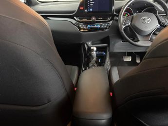 Toyota C-HR 1.8 VVT-h GPF Design CVT (122 ps) - LED - REVERSE CAM - NAV