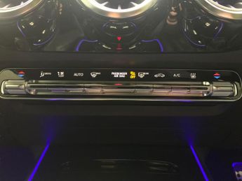 Mercedes-Benz EQA EQA 250+ 70.5kWh AMG Line (Premium) (190 ps) - ADAPTIVE LIGHTS