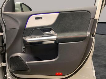 Mercedes-Benz EQA EQA 250+ 70.5kWh AMG Line (Premium) (190 ps) - ADAPTIVE LIGHTS
