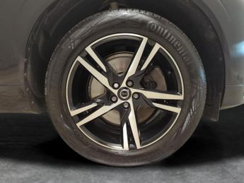 Volvo XC60 2.0 B4 MHEV Plus AWD (197 ps) - ACTIVE LANE ASSIST - KEYLESS ENT