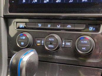 Volkswagen E-golf 35.8kWh e-Golf (136 ps) - LED - BLUETOOTH - PARK SENSORS