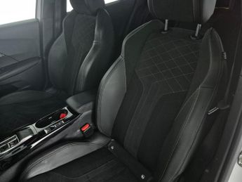 Peugeot E-2008 50kWh GT Premium (136 ps) - REVERSE CAM - ALCANTARA - NAV