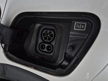 Peugeot E-2008 50kWh GT Premium (136 ps) - REVERSE CAM - ALCANTARA - NAV