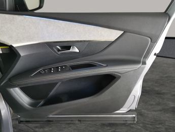 Peugeot 3008 1.6 14.2kWh GT Plug-in e-EAT (225 ps) - LED - REVERSE CAM
