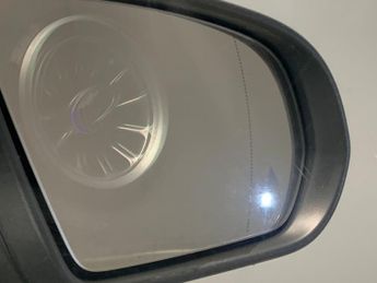 Mercedes-Benz EQA EQA 250+ 70.5kWh AMG Line (Premium) (190 ps) - ADAPTIVE LIGHTS