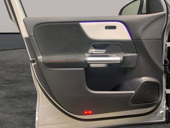Mercedes-Benz EQA EQA 250+ 70.5kWh AMG Line (Premium) (190 ps) - ADAPTIVE LIGHTS