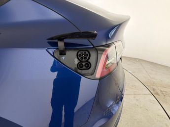 Tesla Model Y (Dual Motor) Long Range 4WDE (384 bhp) - HEATED STEERING - WIFI