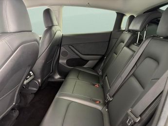 Tesla Model Y (Dual Motor) Long Range 4WDE (384 bhp) - HEATED STEERING - WIFI