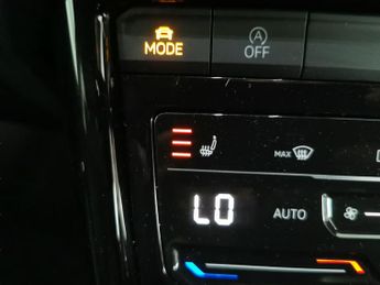 Volkswagen T-Roc 1.5 TSI R-Line DSG (150 ps) - NAV - HEATED SEATS - ALCANTARA
