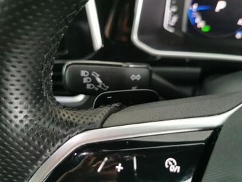 Volkswagen T-Roc 1.5 TSI R-Line DSG (150 ps) - NAV - HEATED SEATS - ALCANTARA