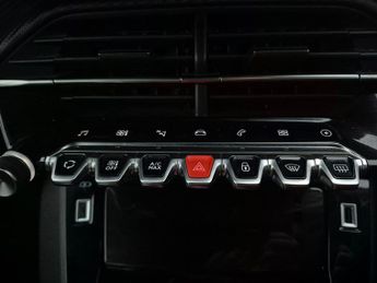Peugeot E-2008 50kWh GT Premium (136 ps) - REVERSE CAM - ALCANTARA - NAV