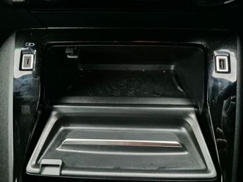 Peugeot E-2008 50kWh GT Premium (136 ps) - REVERSE CAM - ALCANTARA - NAV