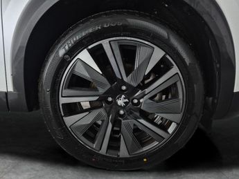 Peugeot E-2008 50kWh GT Premium (136 ps) - REVERSE CAM - ALCANTARA - NAV