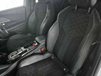 Peugeot E-2008 50kWh GT Premium (136 ps) - REVERSE CAM - ALCANTARA - NAV