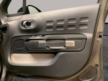 Citroen C3 1.2 PureTech PLUS EAT6 (110 ps) - AIR CON - PARK SENSORS - DAB