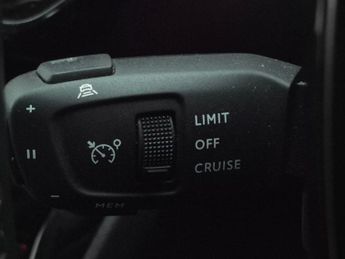 Peugeot E-2008 50kWh GT Premium (136 ps) - REVERSE CAM - ALCANTARA - NAV