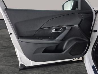 Peugeot E-2008 50kWh GT Premium (136 ps) - REVERSE CAM - ALCANTARA - NAV