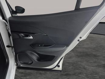 Peugeot E-2008 50kWh GT Premium (136 ps) - REVERSE CAM - ALCANTARA - NAV