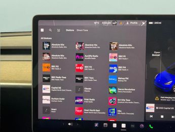 Tesla Model Y (Dual Motor) Long Range 4WDE (384 bhp) - HEATED STEERING - WIFI