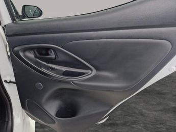 Toyota Yaris 1.5 VVT-h Design E-CVT (116 ps) - BLUETOOTH - AIR CON - DAB