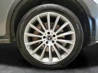 Mercedes-Benz GLC 2.0 GLC300e 13.5kWh AMG Line (Premium) Plug-in G-Tronic+ 4MATIC 