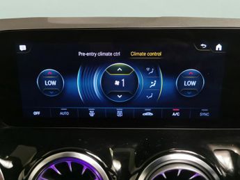 Mercedes-Benz EQA EQA 300 66.5kWh AMG Line 4MATIC (228 ps) - REVERSE CAM - HEATED 