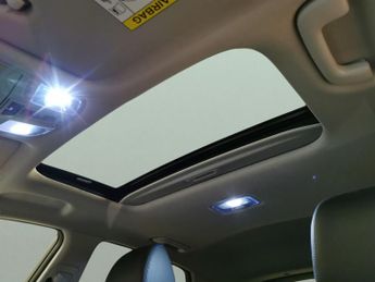 Hyundai Kona 64kWh Ultimate (10.5kW Charger) (204 ps) - NAV - HEATED STEERING