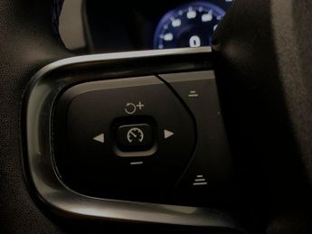 Volvo XC40 1.5h T4 Recharge 10.7kWh Plus Plug-in (211 ps) - PARK ASSIST - L